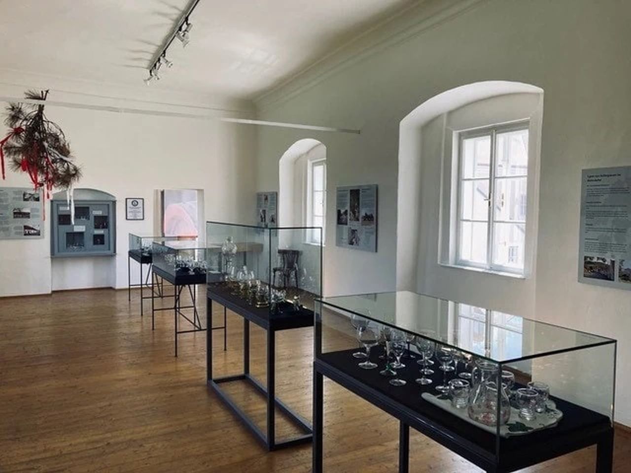 Blick in die Ausstellung (© Schloss Jedenspeigen)